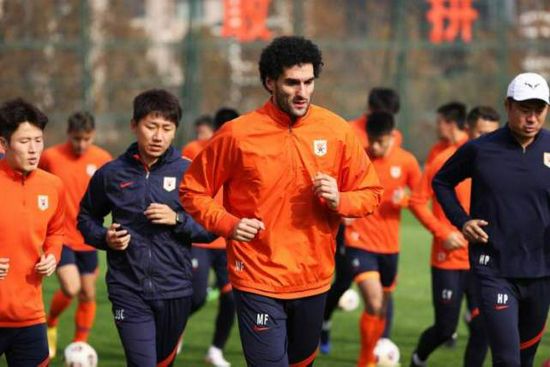 如果菲利普斯没能在一月份离开，曼城也愿意留下他，但球员已经向瓜迪奥拉和足球总监贝吉里斯坦明确表示希望离队。